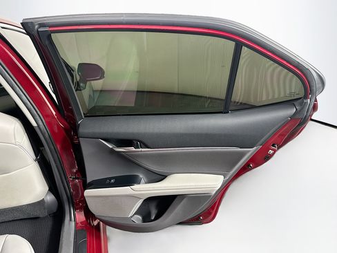 Used 2018 Toyota Camry XSE FWD image 29