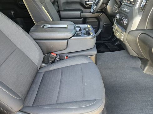 Used 2025 Chevrolet Silverado 2500 Custom w/ Custom Value Package image 15