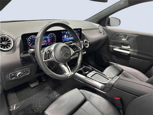 Used 2025 Mercedes-Benz GLA 250 4MATIC image 14