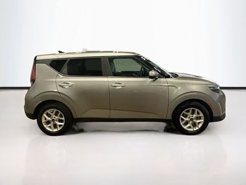 Used 2023 Kia Soul LX w/ LX Technology Package FWD image 8