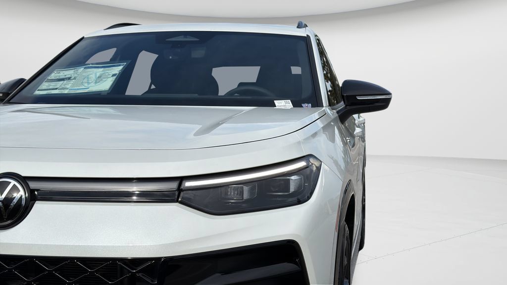 New 2026 Volkswagen Tiguan SE R-Line FWD image 37