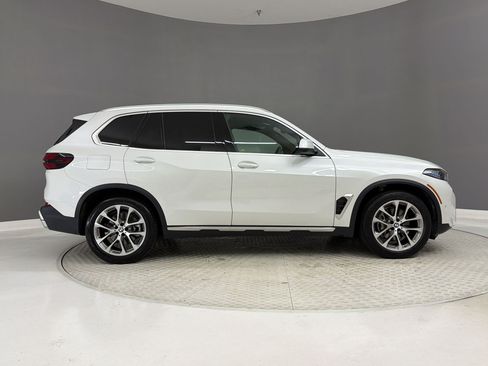 Used 2024 BMW X5 xDrive40i w/ Premium Package AWD/4WD image 8
