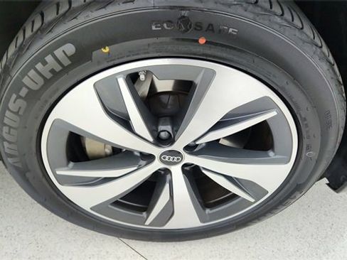 Used 2024 Audi Q8 e-tron Premium image 57