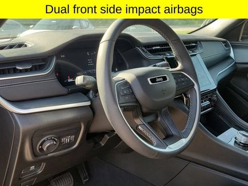 Used 2024 Jeep Grand Cherokee Altitude AWD/4WD image 26