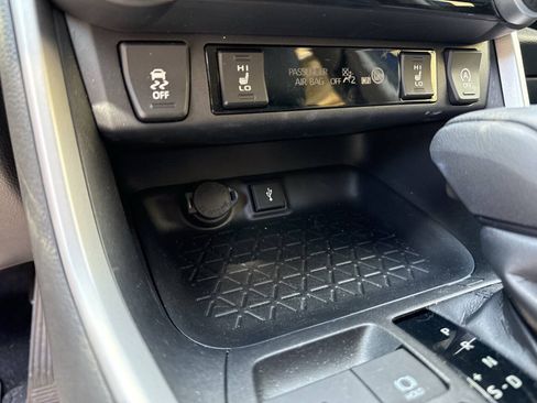 Used 2020 Toyota RAV4 XLE w/ Convenience Package AWD/4WD image 41