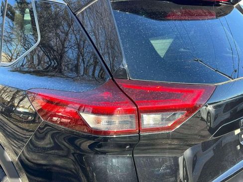 Used 2023 Nissan Rogue SV w/ SV Premium Package image 7