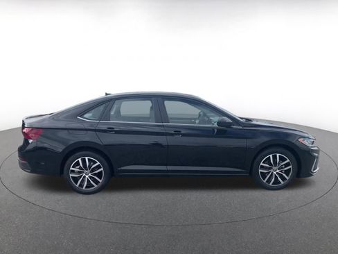 Used 2025 Volkswagen Jetta SE image 16