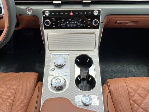 Certified 2025 Genesis GV80 3.5T Prestige AWD/4WD image 18