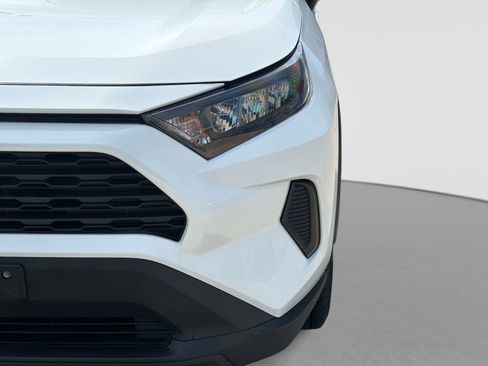 Used 2022 Toyota RAV4 LE AWD/4WD image 11