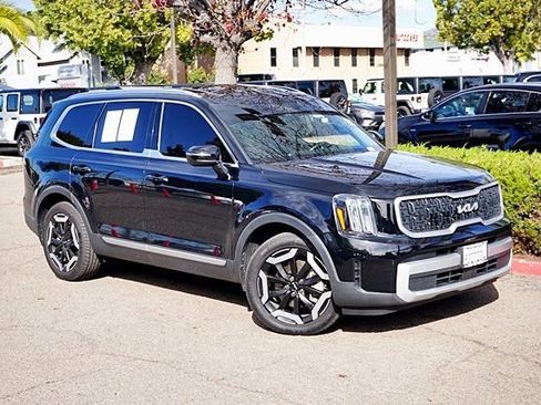 Used 2023 Kia Telluride EX w/ EX Captain's Chair Package image 3
