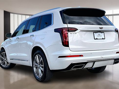 Used 2022 Cadillac XT6 Premium Luxury w/ Technology Package image 12