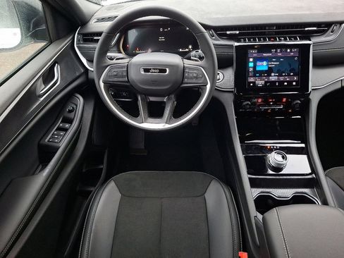 New 2025 Jeep Grand Cherokee L Altitude AWD/4WD image 9