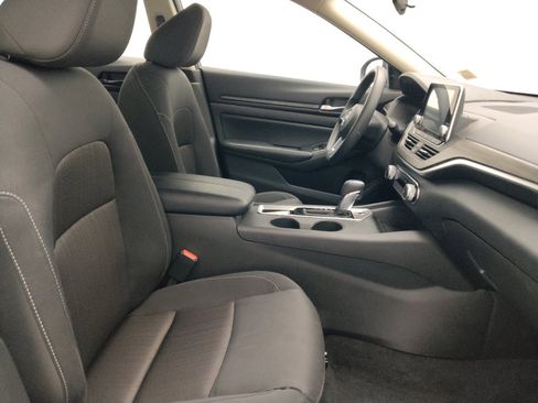 Used 2025 Nissan Altima 2.5 SV FWD image 21
