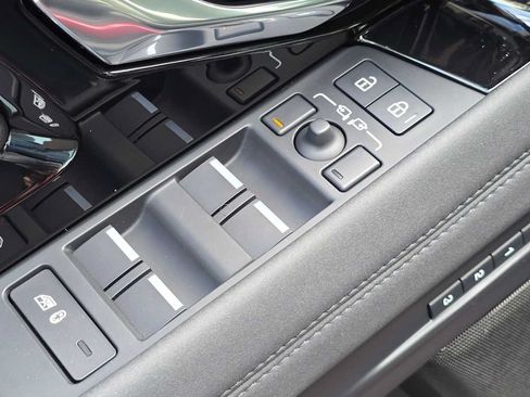 Used 2023 Land Rover Range Rover Evoque R-Dynamic SE AWD/4WD image 24