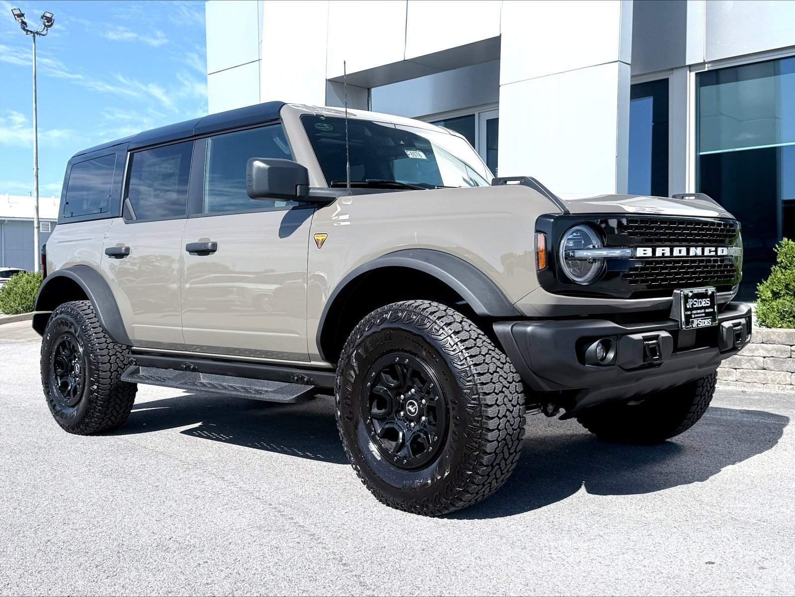 New 2026 Ford Bronco Badlands w/ Sasquatch Package AWD/4WD image 3