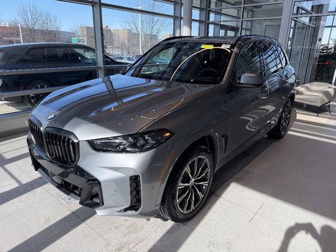 New 2026 BMW X5 xDrive40i w/ M Sport Package AWD/4WD image 3