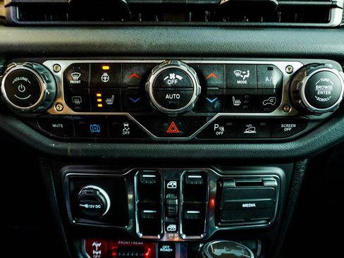 Used 2024 Jeep Wrangler Unlimited Rubicon 4xe AWD/4WD image 24