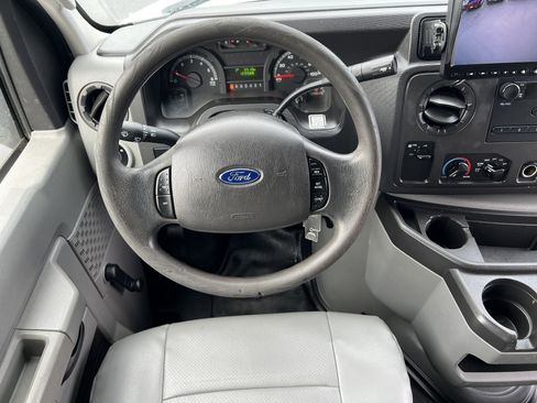 Used 2017 Ford E-350 and Econoline 350 Super Duty image 19