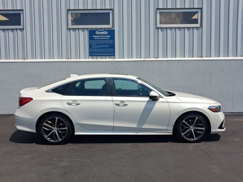 Used 2024 Honda Civic Touring image 9