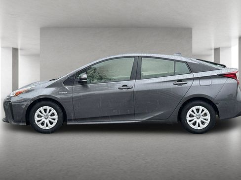 Used 2021 Toyota Prius LE image 7