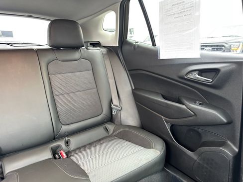 Used 2024 Chevrolet Trax LT w/ Sunroof Package FWD image 14