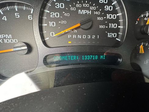 Used 2006 Chevrolet Suburban LTZ w/ Preferred Equipment Group AWD/4WD image 27