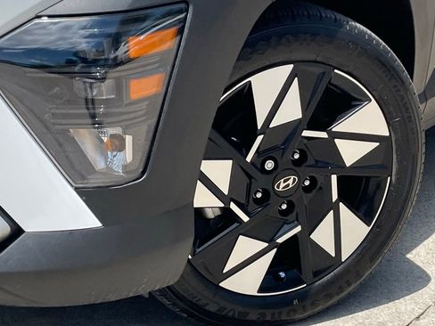 Used 2025 Hyundai Kona SEL FWD image 8