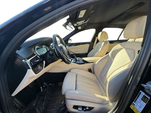 Used 2018 BMW 530i w/ Premium Package image 9