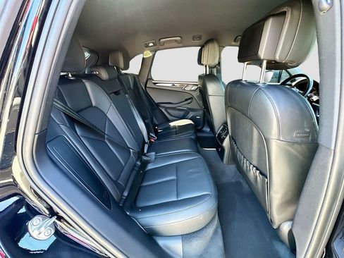 Certified 2023 Porsche Macan AWD/4WD image 29