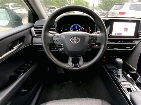 Used 2025 Toyota Camry LE FWD image 6