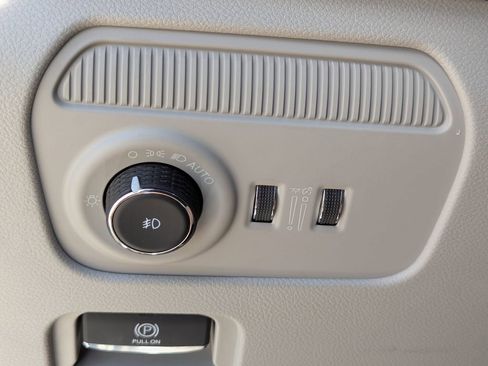 Used 2025 Jeep Wagoneer L 4WD image 31