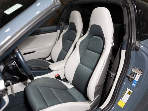 Used 2018 Porsche 911 Targa 4 GTS image 5