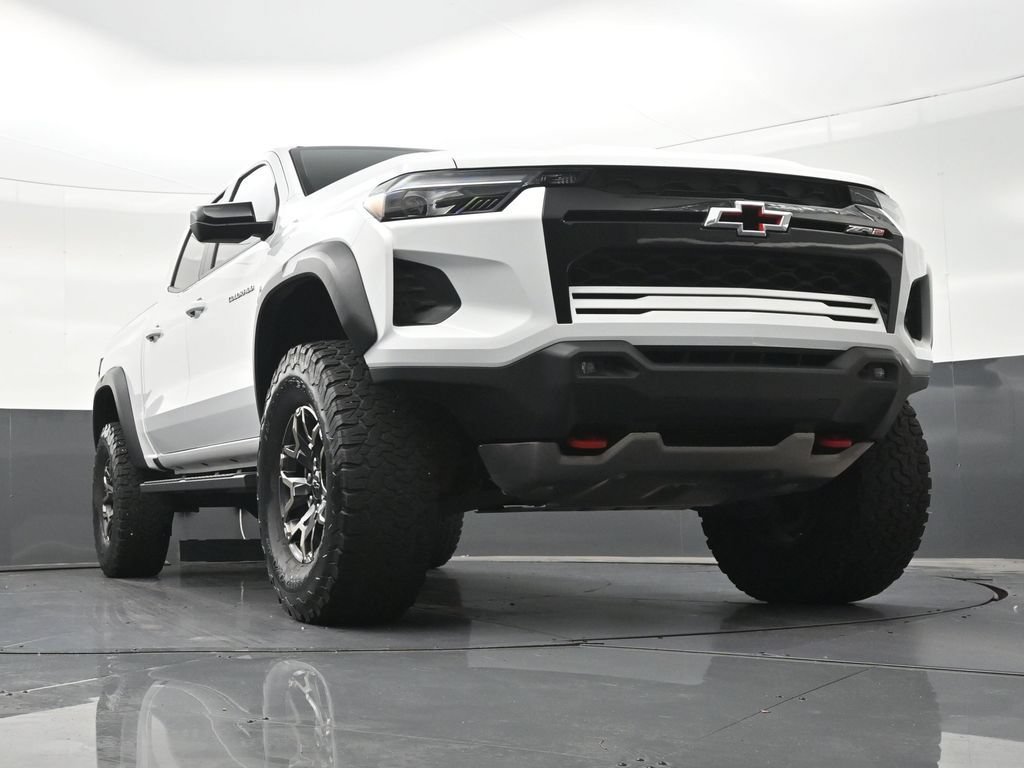 Used 2024 Chevrolet Colorado ZR2 AWD/4WD image 34
