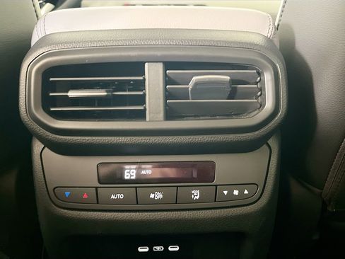 Used 2025 Honda Pilot Touring image 28