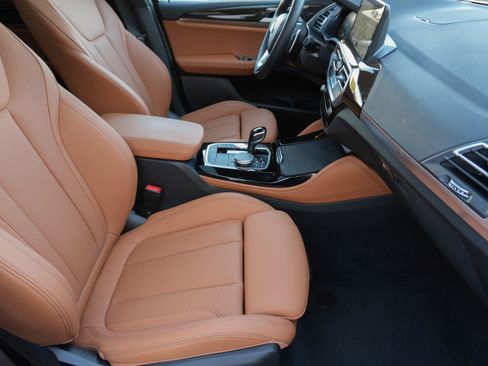 Certified 2025 BMW X4 xDrive30i image 12