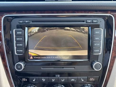 Used 2013 Volkswagen Passat 2.5 SEL FWD image 19