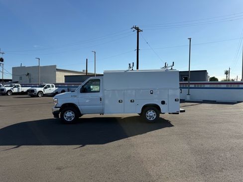 New 2027 Ford E-350 and Econoline 350 Super Duty w/ Power Equipment Group RWD image 5