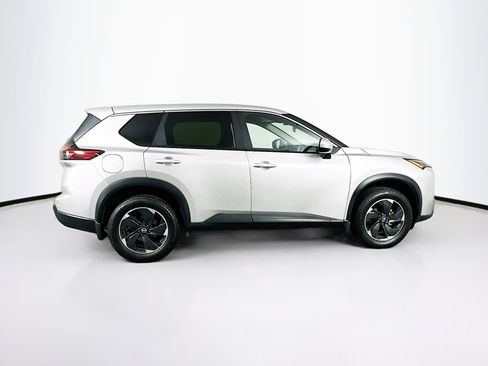 Used 2024 Nissan Rogue SV image 10