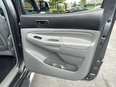 Used 2014 Toyota Tacoma 4x4 Double Cab w/ SR5 Package image 21