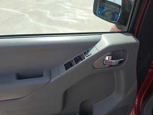 Used 2019 Nissan Frontier SV image 12