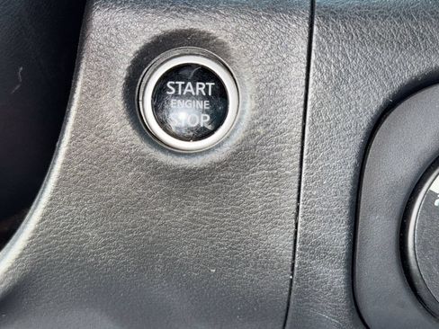 Used 2025 Nissan Frontier SV AWD/4WD image 22