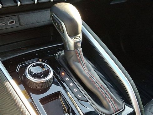 Used 2025 Chevrolet Colorado Z71 w/ Technology Package image 17