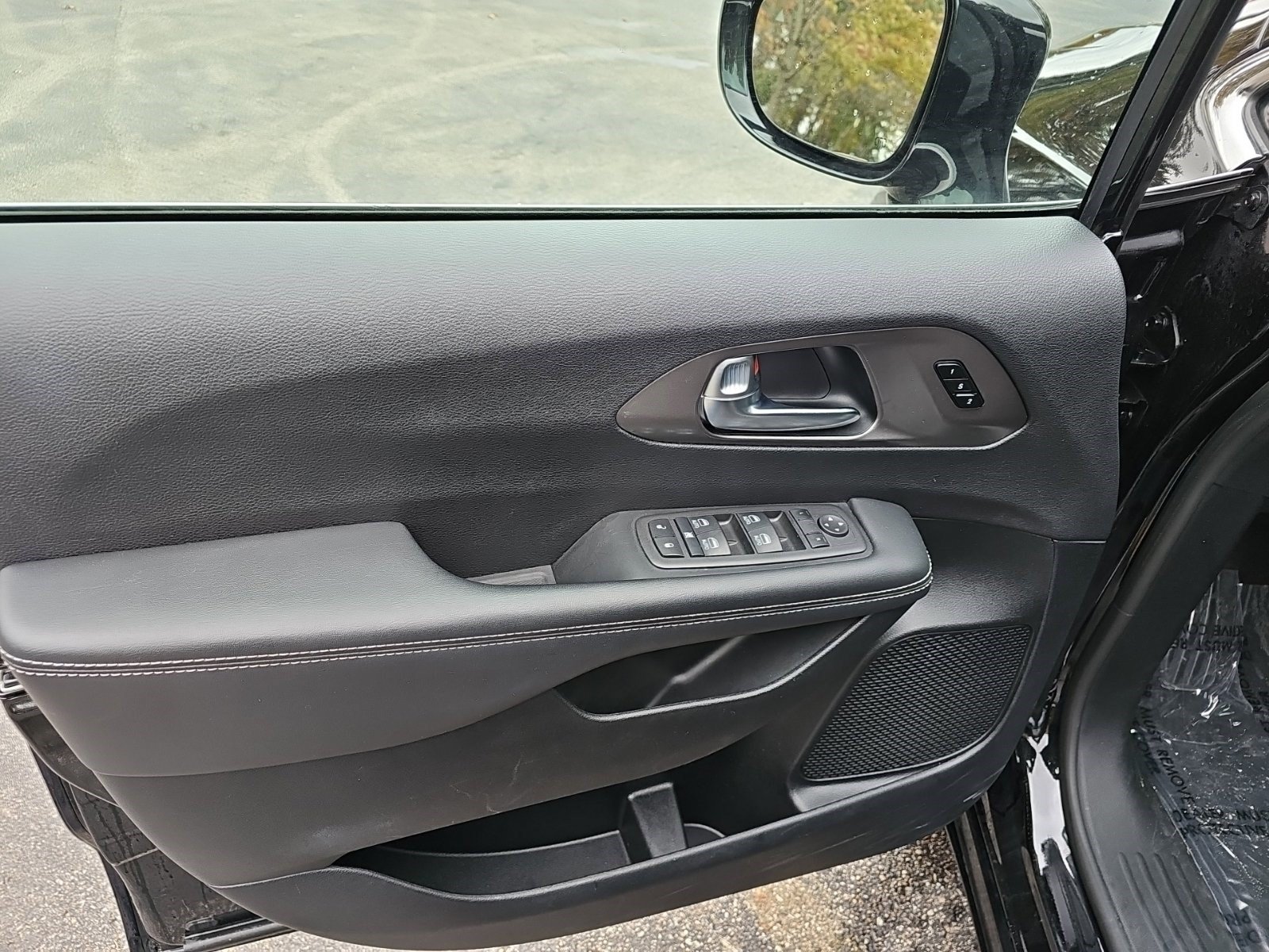 Used 2025 Chrysler Pacifica Select FWD image 21