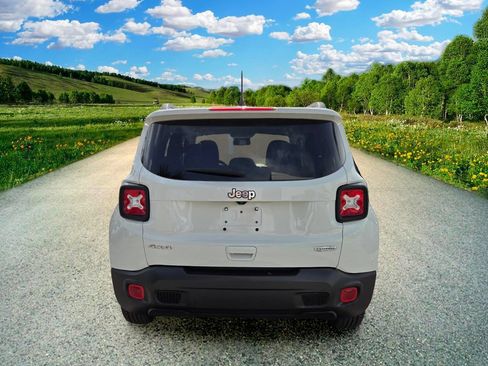 Certified 2022 Jeep Renegade Latitude w/ Convenience Group AWD/4WD image 5
