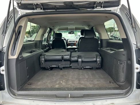 Used 2014 Chevrolet Suburban LT w/ Luxury Package AWD/4WD image 10