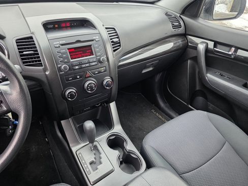 Used 2013 Kia Sorento LX image 26