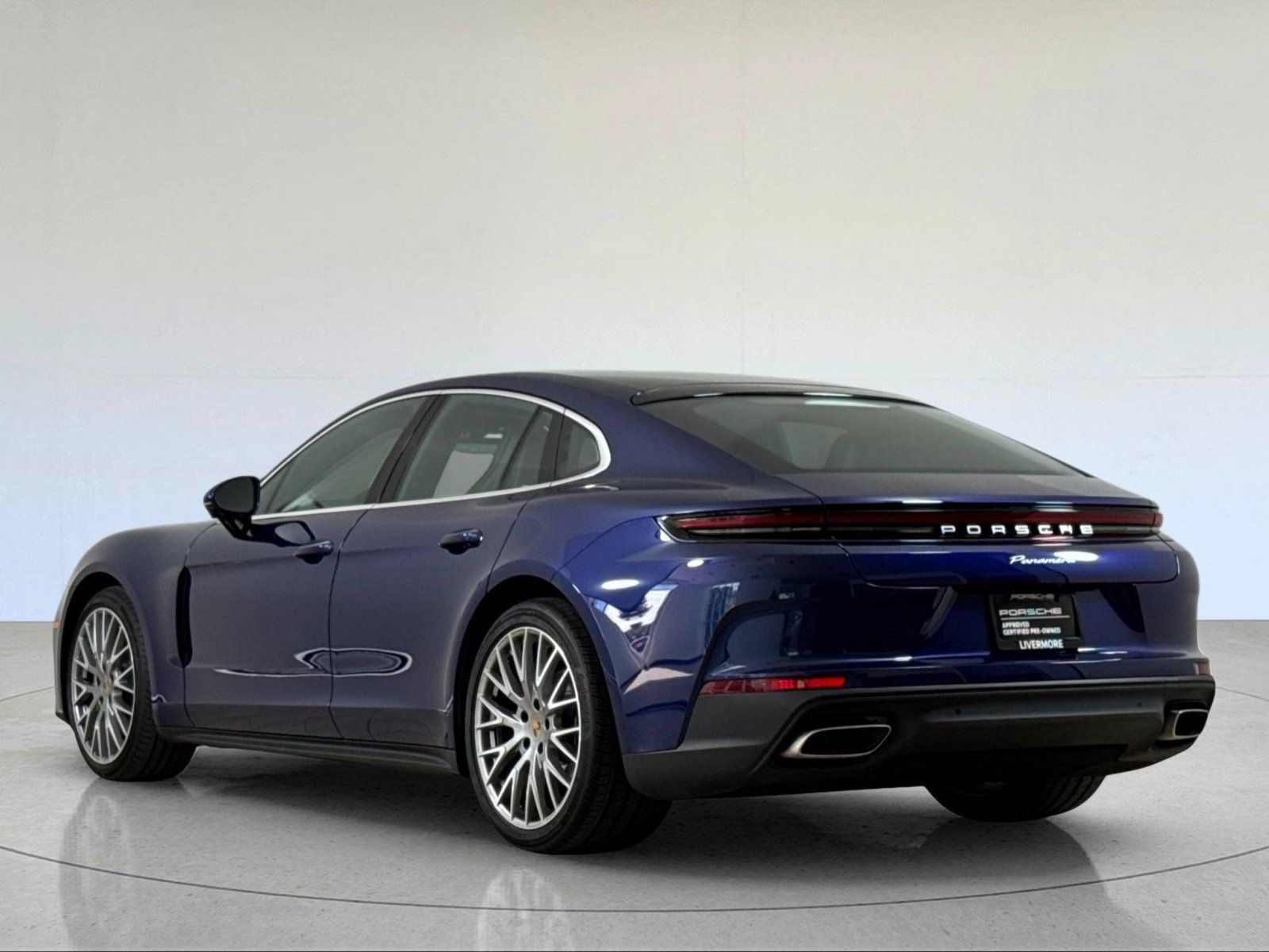 Certified 2025 Porsche Panamera RWD image 3