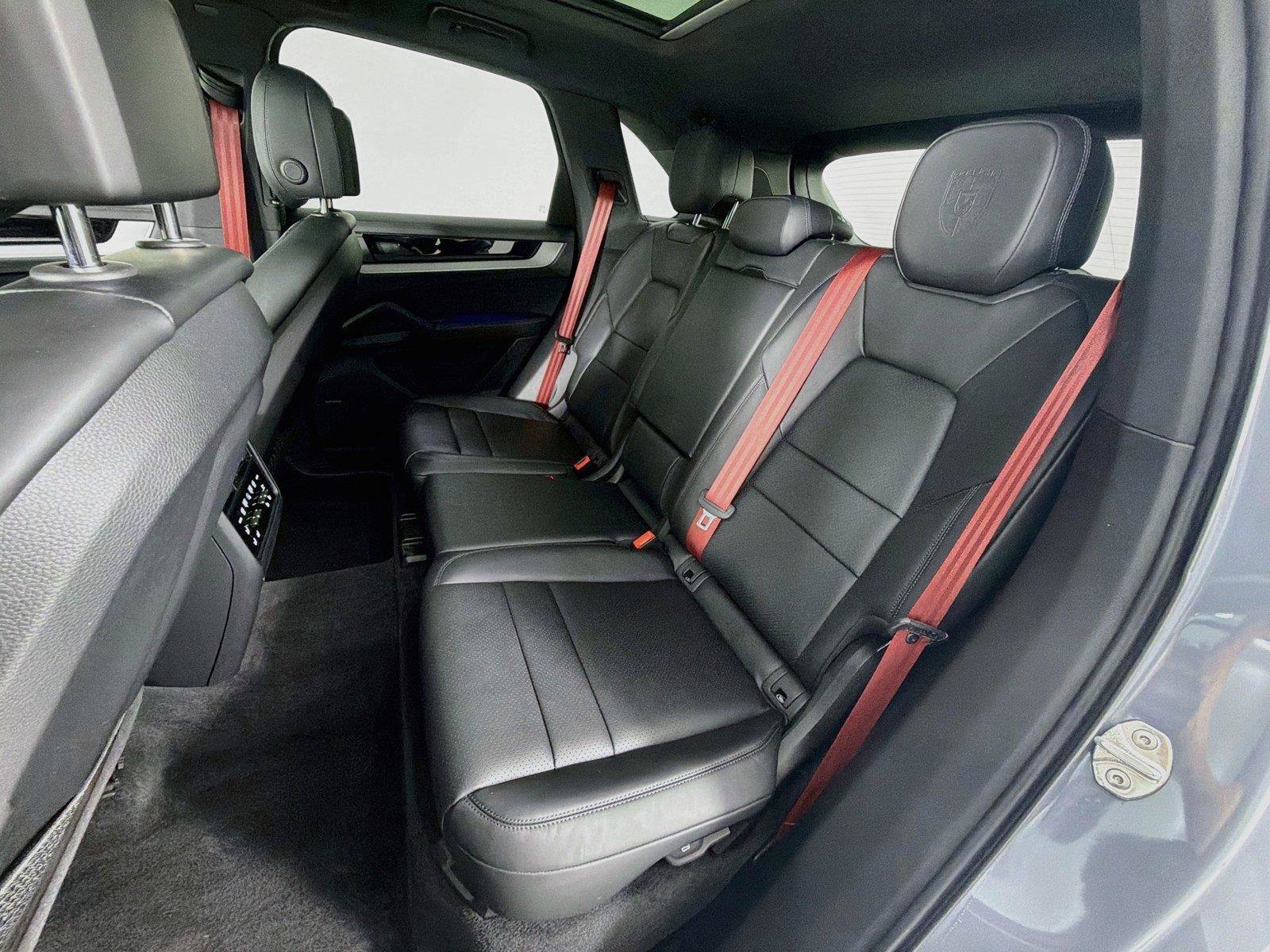 Used 2024 Porsche Cayenne S AWD/4WD image 24