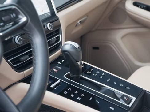 Certified 2023 Porsche Macan S image 27