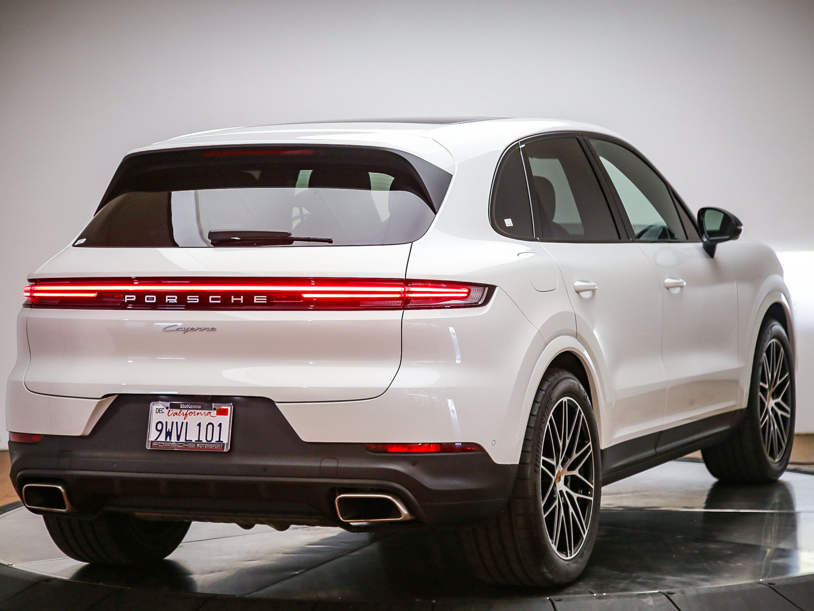 Certified 2025 Porsche Cayenne AWD/4WD image 7